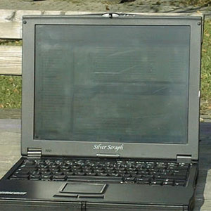 Laptop im Sonnenlicht